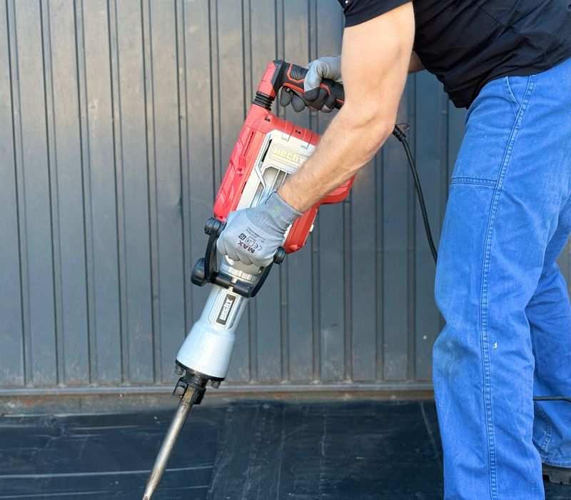 Oferta specjalna Wynajem młota wyburzeniowego HECHT 1093 – 50 J 1700 W