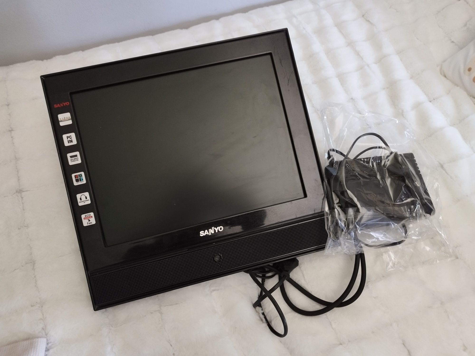 Televisão c/ suporte parede + Descodificador