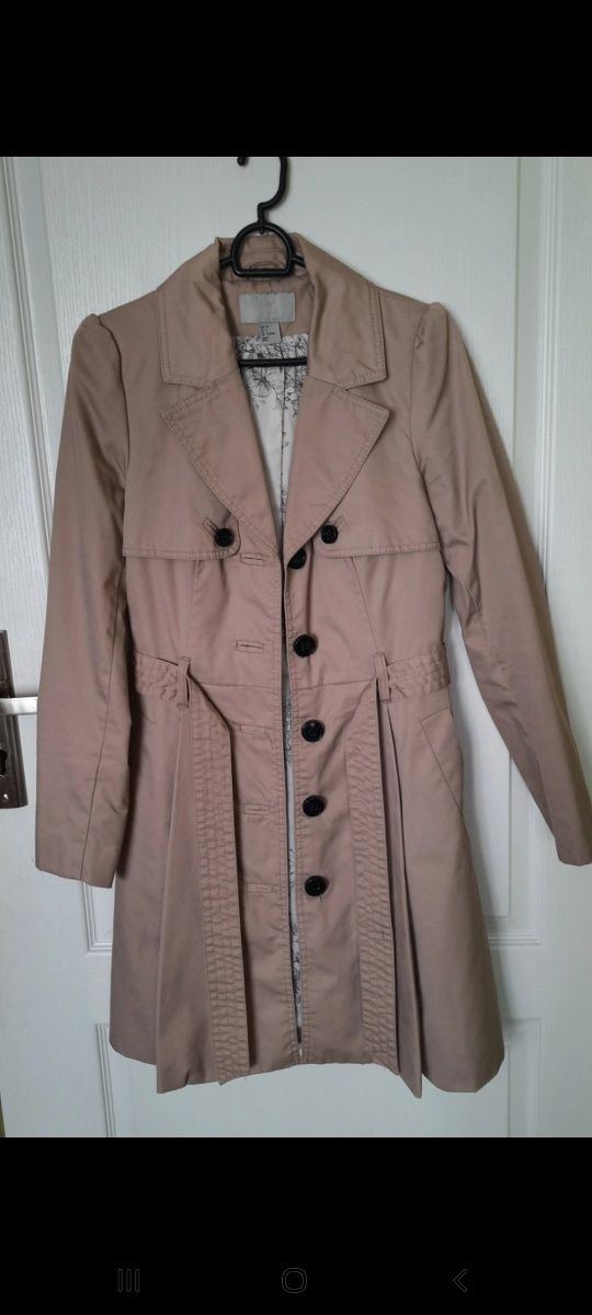 rozkloszowany płaszcz trencz h&m xs elegancki beżowy