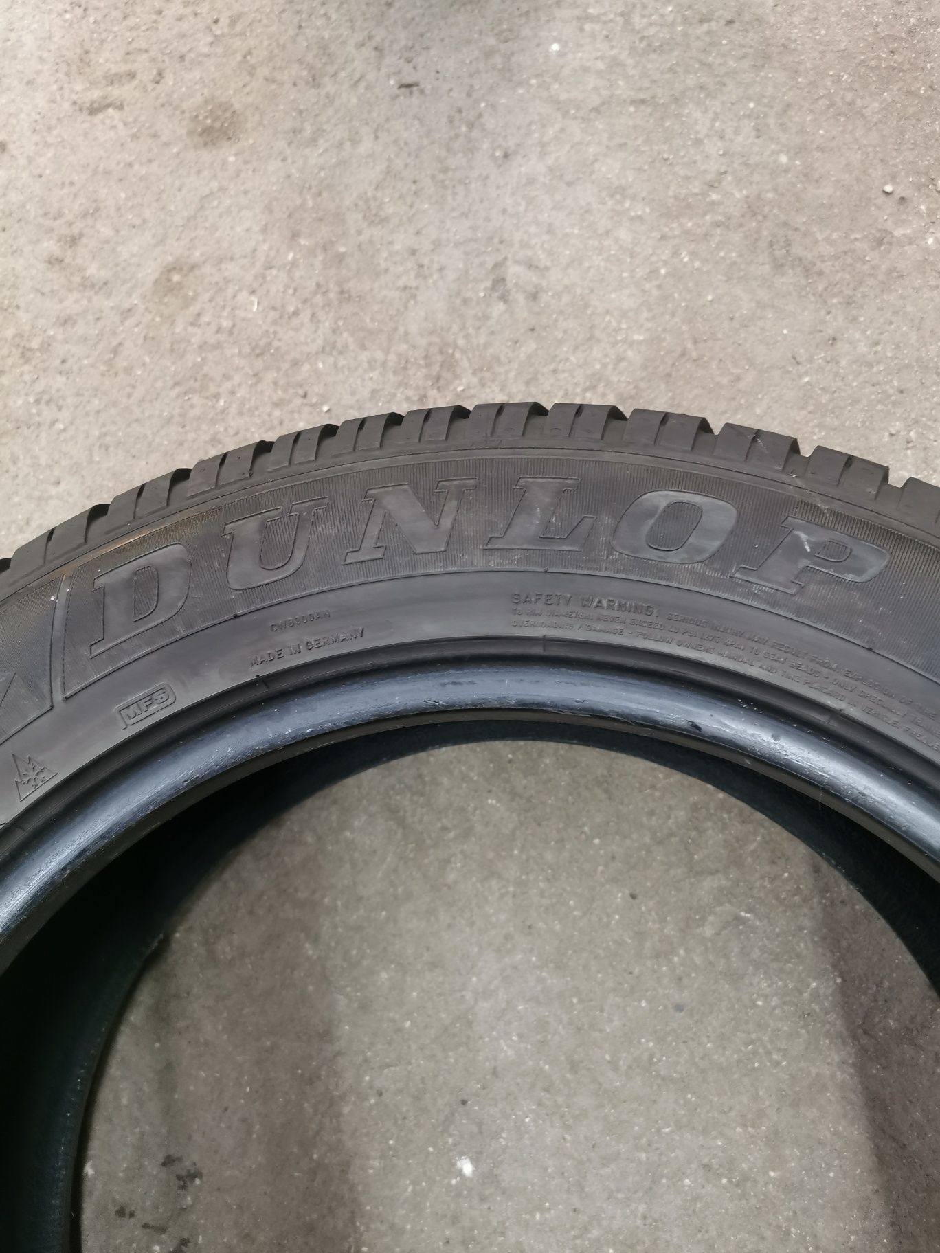 Para opon 235/55R18 100H Dunlop SP Winter Sport 3D