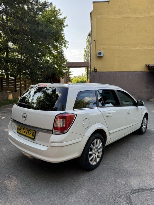 свіжоприганий(вже на укр. номерах) Opel Astra H 2011 універсал 1.7 диз