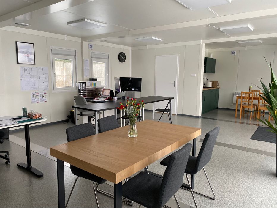 Nowoczesny pawilon kontenerowy z kuchnią i WC