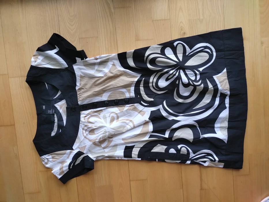 Sukienka trapez z krótkim rękawem