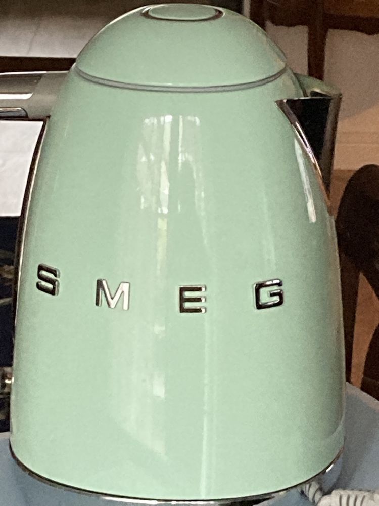Czajnik elektryczny firmy SMEG