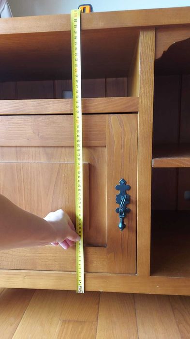 Móvel Televisão (TV) em madeira maciça