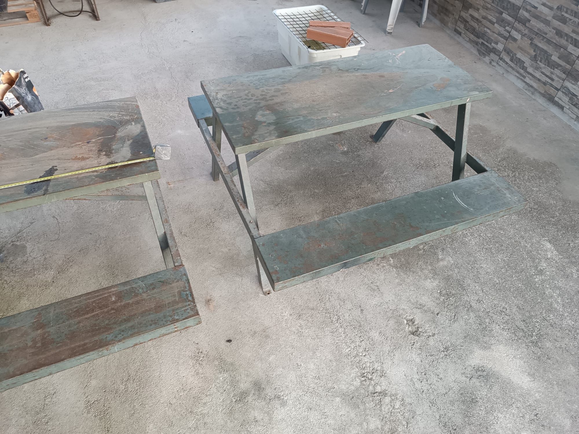 2 mesas de ferro