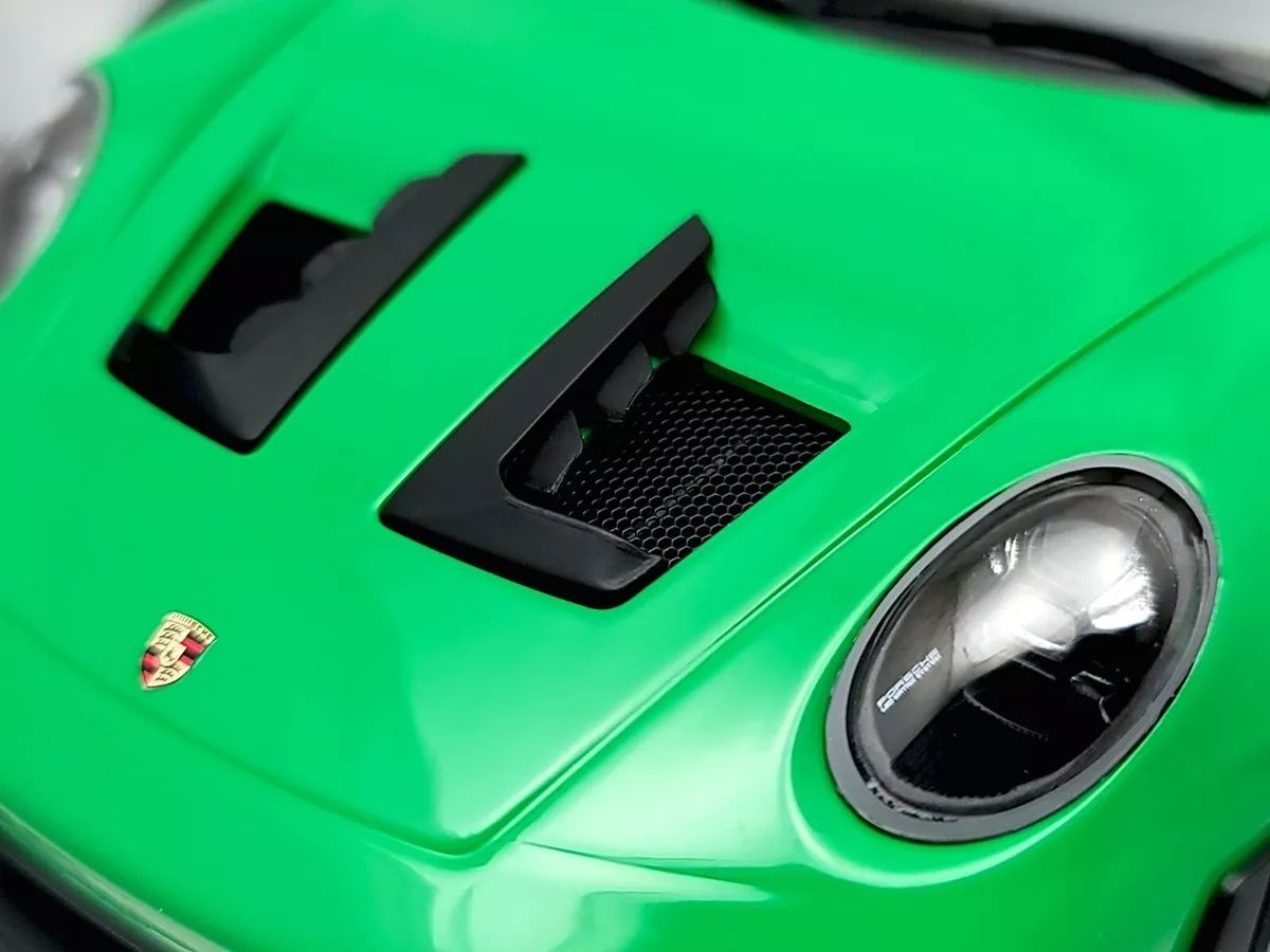 Minichamps 1:18 porsche 911 (992) GT3 RS ano 2023