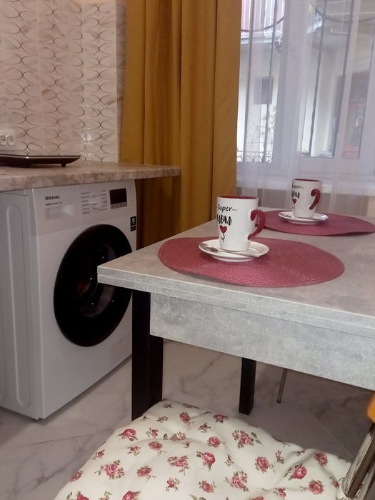 Подобово 1-к.кв.біля ж/д,10 хв.Оперний- 2-6 осіб(ЦІНА ДОГОВІРНА))