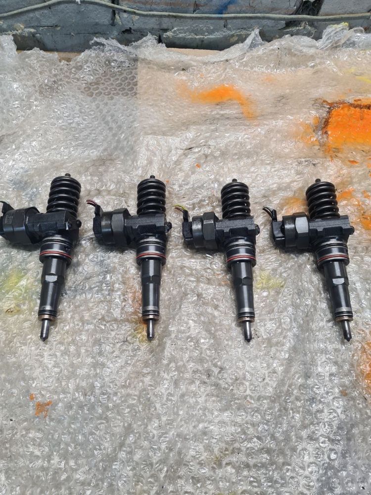 Насос форсунка форсунки VW Golf 4 Passat b5 Skoda Octavia 038130073J
