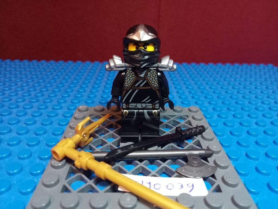 NJO039 Cole ZX Lego Ninjago stan BDB + bronie