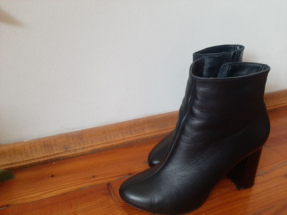 Черевики шкіряні на каблуку весняні.