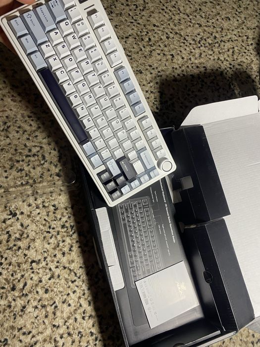 нова механічна клавіатура Aula F75