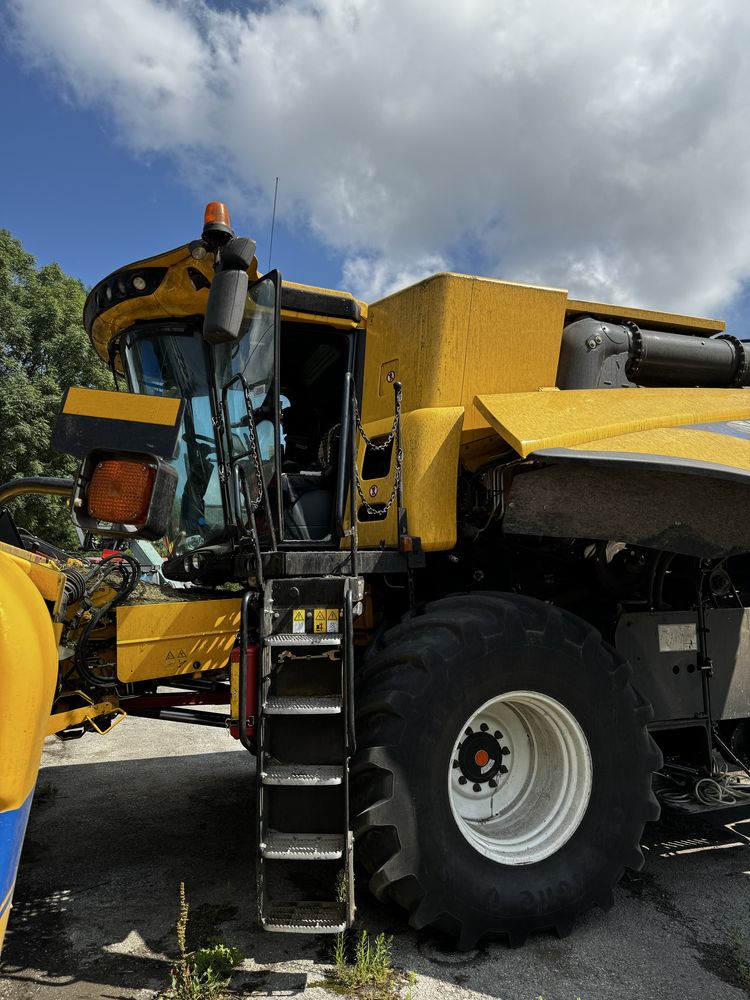 New Holland CX 8.80 комбайн