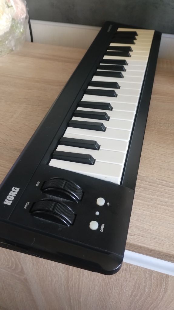 Миди клавиатура Korg 37