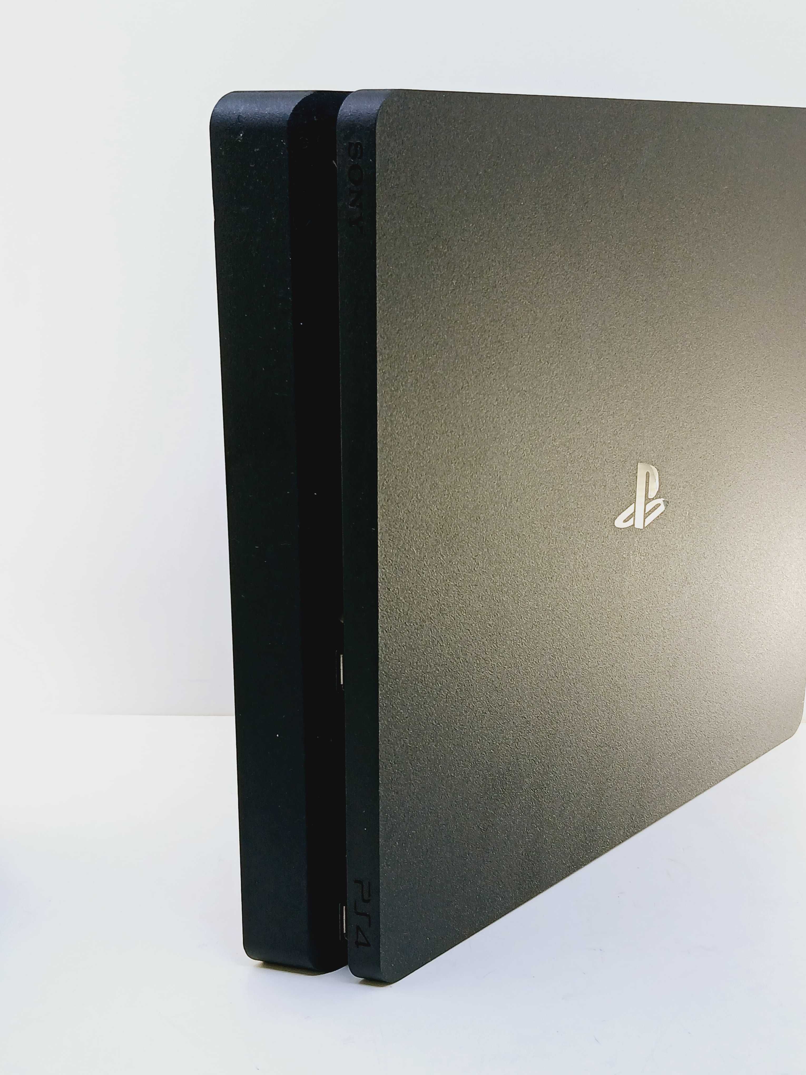 Konsola ps4 slim 1tb + pad + 4 gry