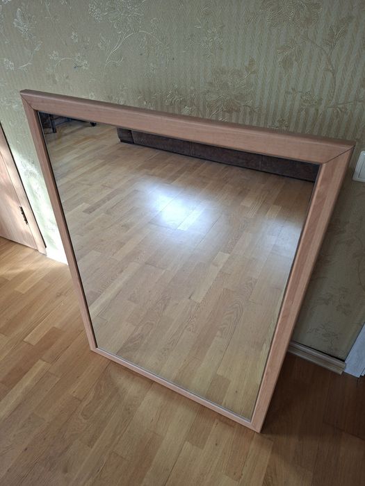 Комод та навісне дзеркало