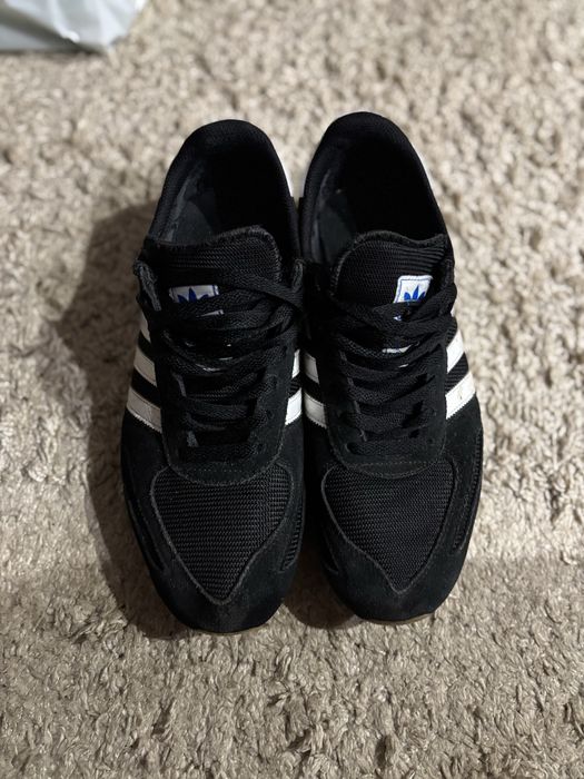 Кросівки адідас…