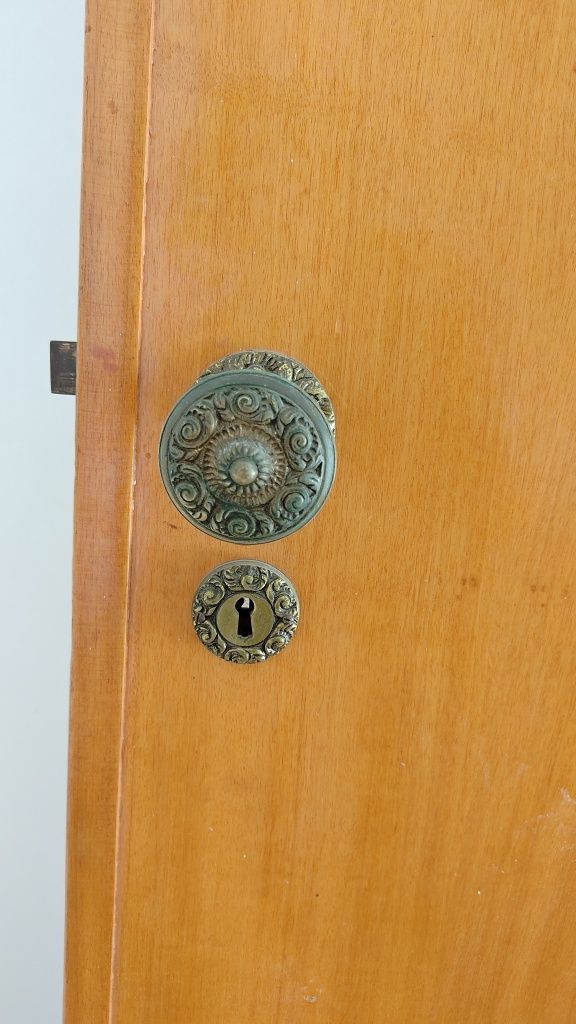 Porta de quarto em madeira maciça