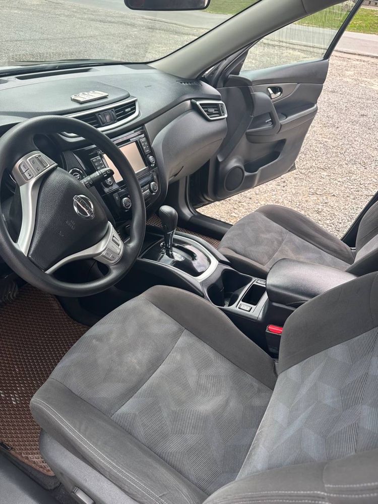 Nissan Rogue 2,5 SV комплектації