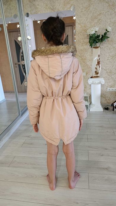 Зимова куртка на дівчинку