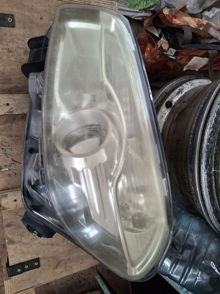 Фара ліва на Nissan Qashqai 2013 року