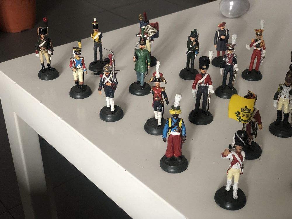 31 figuras de soldados de chumbo