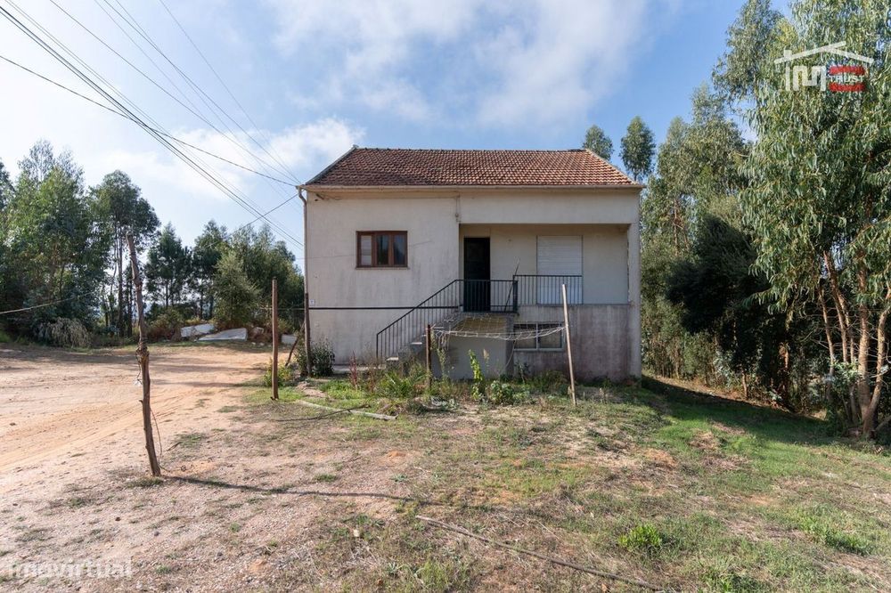 Moradia T4 para recuperar - C/ Vista Castelos