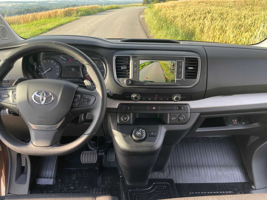 Wynajem Bus samochód 9 osobowy Wypożyczalnia automat Toyota Proace