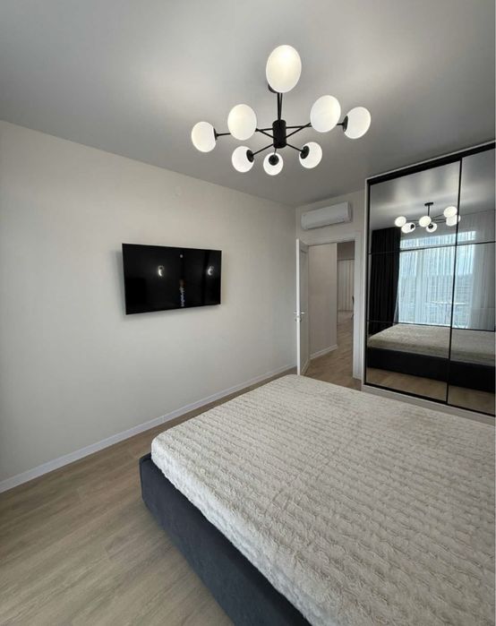 Свіжа сучасна новобудова центральна частина міста