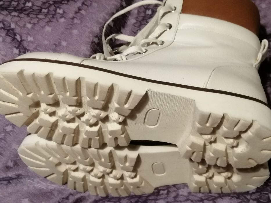 чоботи жіночі ботинки