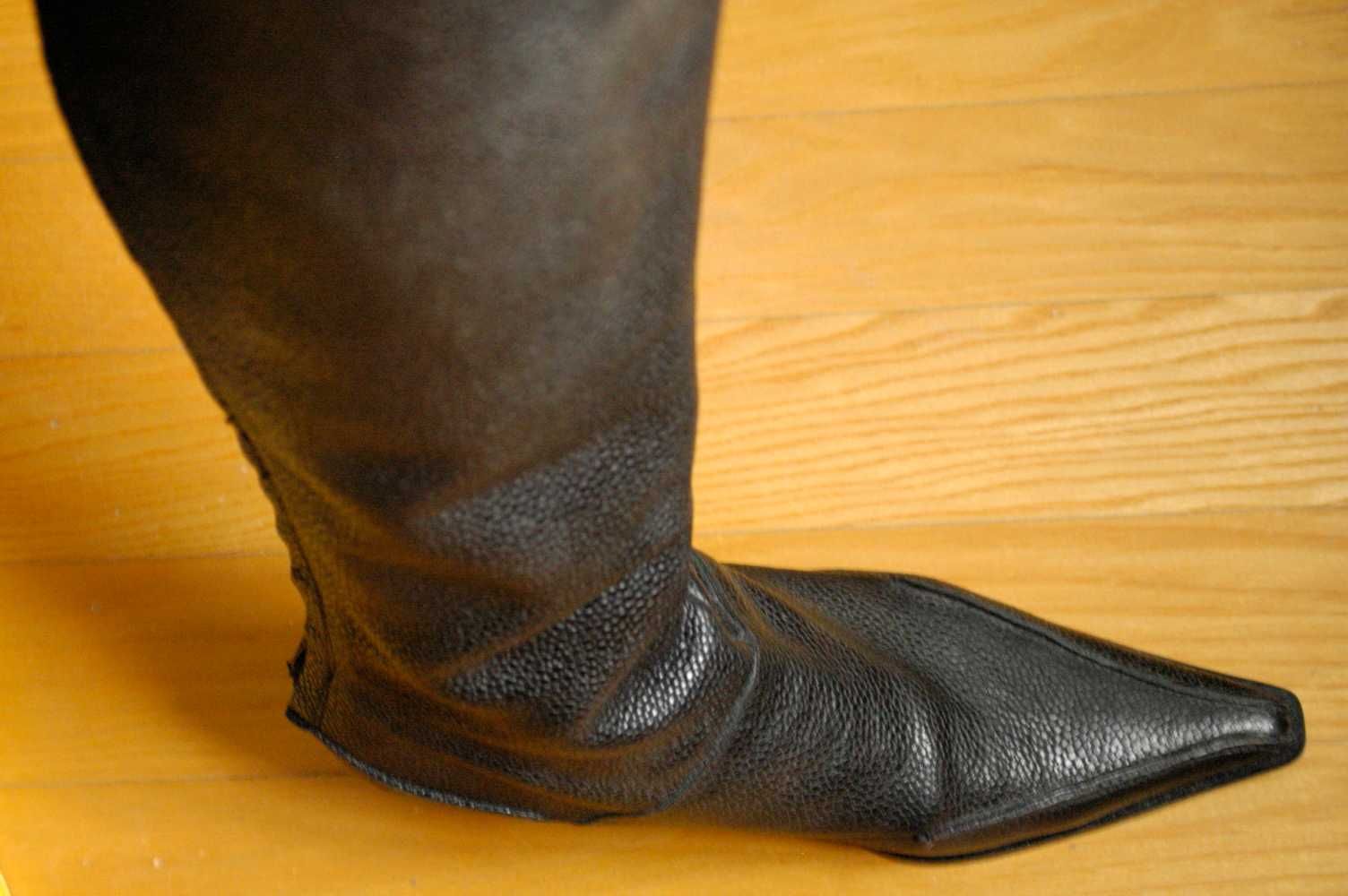Kozaki eleganckie, czarna skóra, r 36, obcas niski, zamek z tyłu Italy