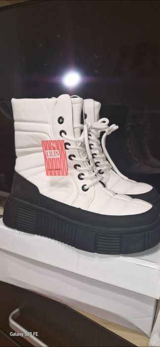 Білі ботиночки на зиму на овчині 39-40