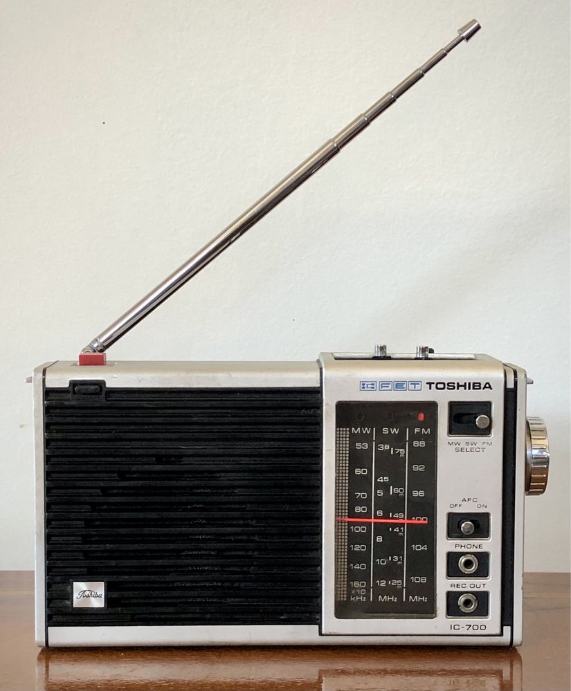 Stare radio 3-zakresowe TOSHIBA Solid State Radio IC-700C retro vintag