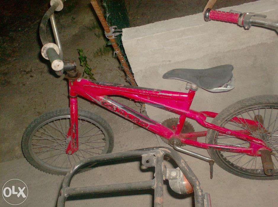 Bicicleta antiga para restauro