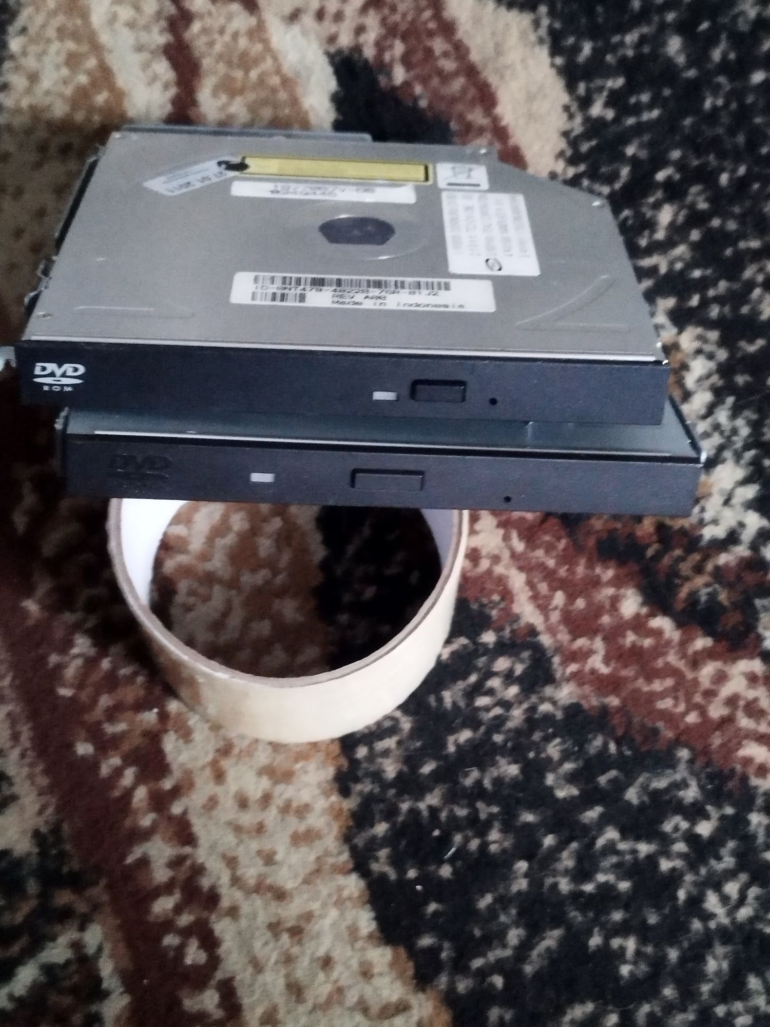 Dwa napędy do laptopów