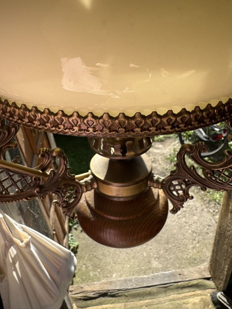 Lampa sufitowa klosz zdobiony.