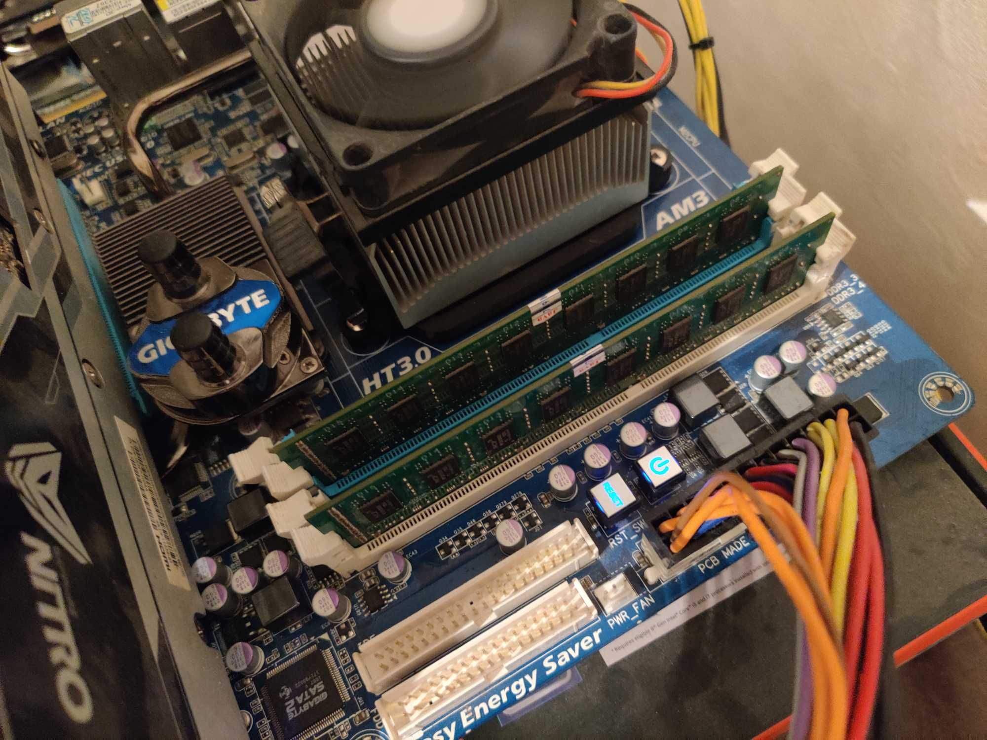 Материнская плата Gigabyte GA-890FXA-UD7 + Athlon2 X3 435 + 4Gb DDR3