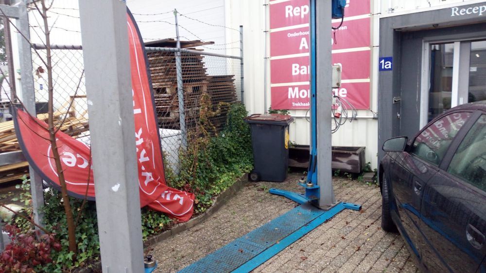 Podnośnik dwukolumnowy srubowy