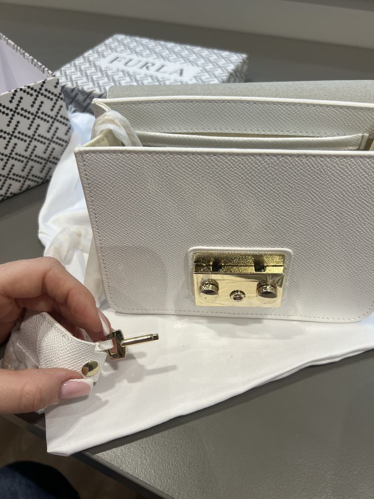 Сумка furla оригінальна (чорна,біла, коричнева, пудра)