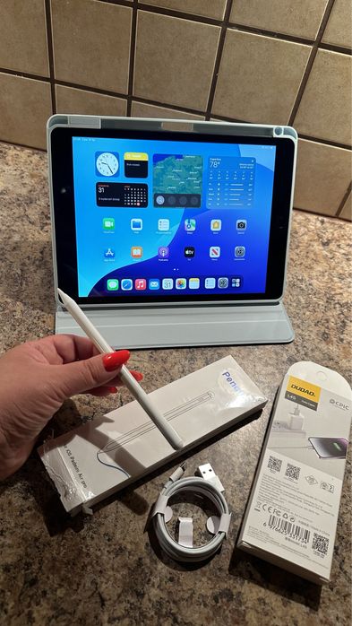 Tablet iPad Apple 10.5” — iOS 18.6 - Touch ID - PROCREATE