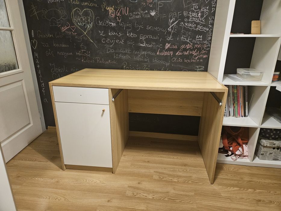 Oddam biurko młodzieżowe