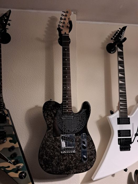 Lote de guitarras e baixos elétricos