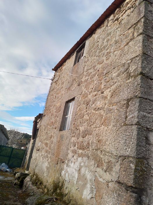 Casas, quintais, Arrumos, terrenos no Castedo