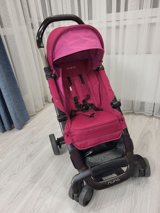 Дитяча прогулянкова коляска для дівчинки Nuna