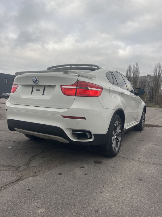 Авто БМВ-х6.