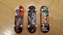 Zestaw trzech fingerboardów Tech Deck + rampa