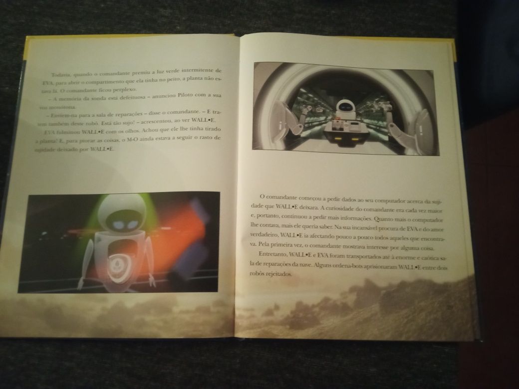 Livro e DVDs Infantis Walle.E Usados