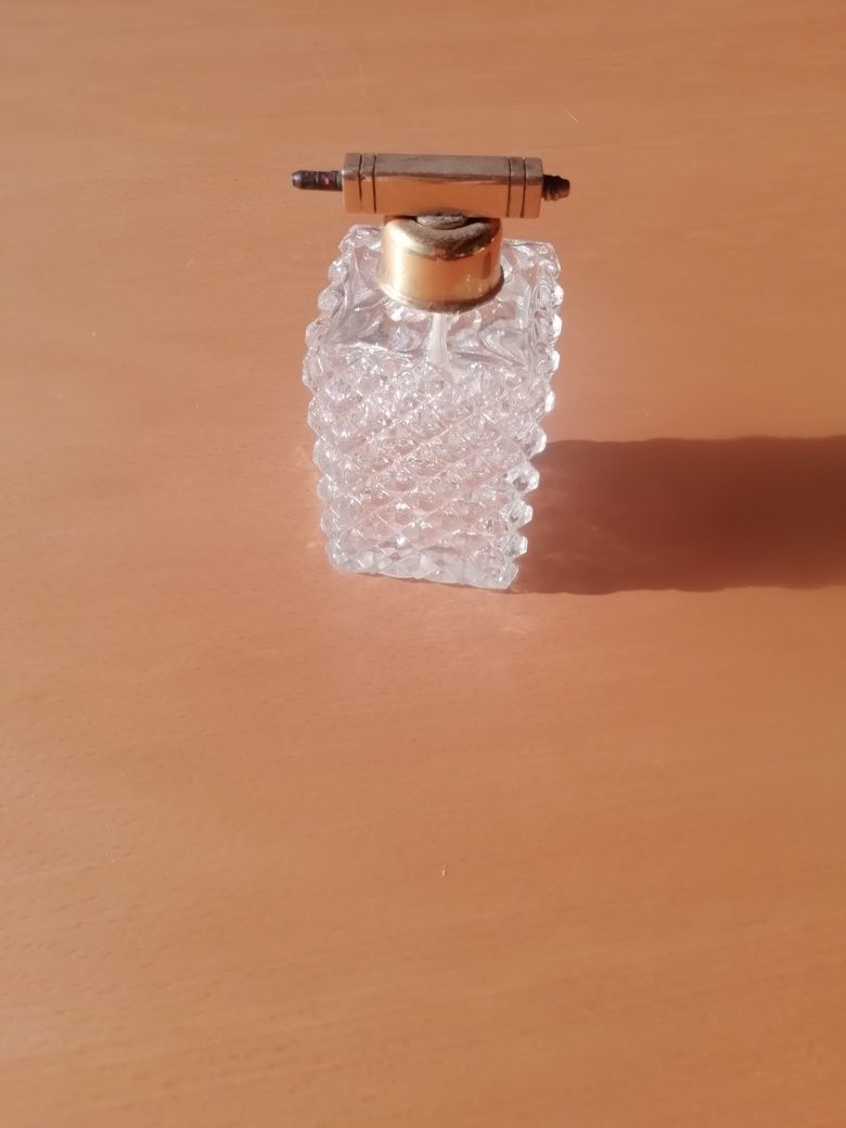 Frasco de perfume antigo.