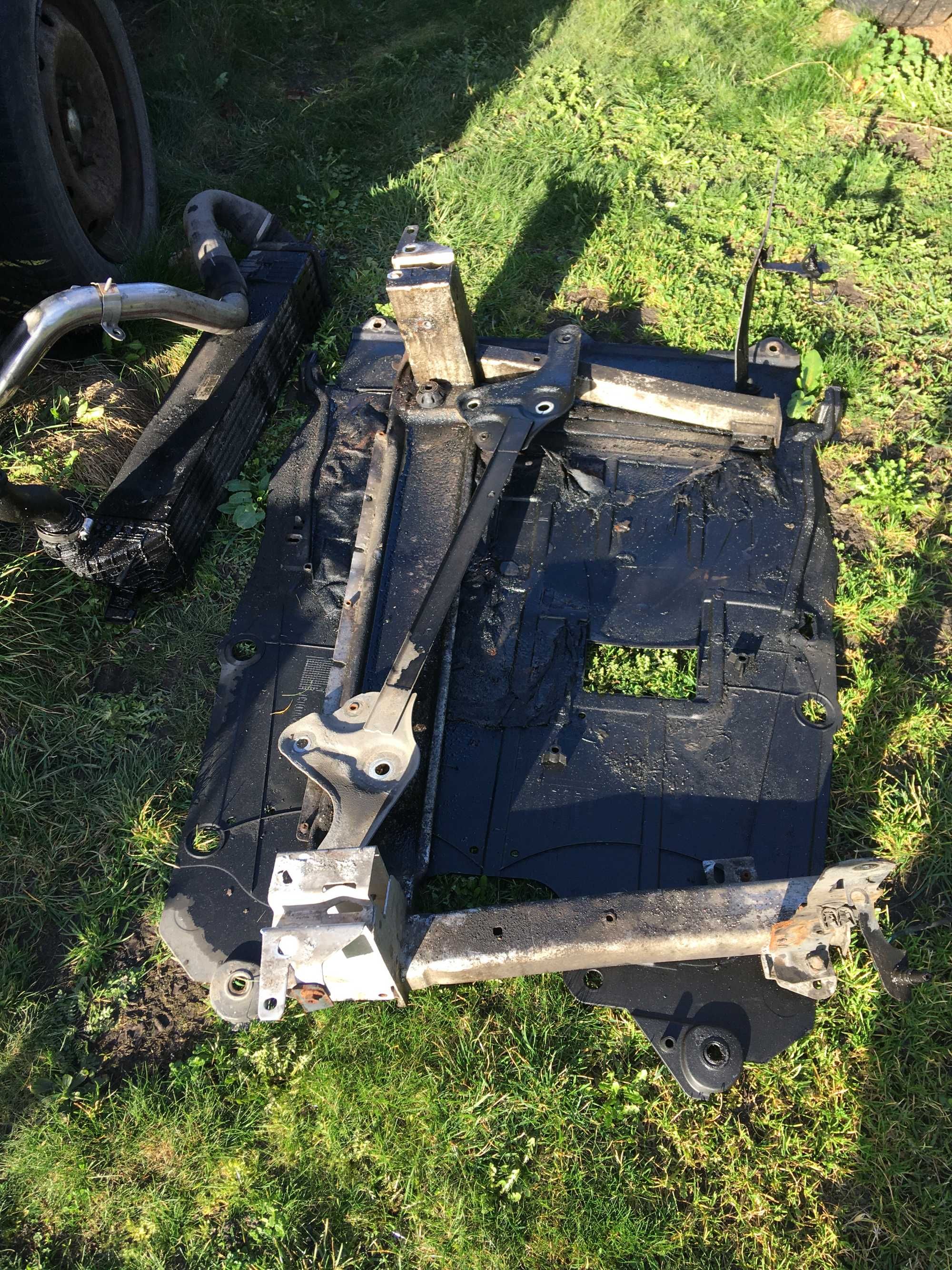 RENAULT LAGUNA III 3 2.0 DCI Belka pod chłodnice Osłona dolna silnika