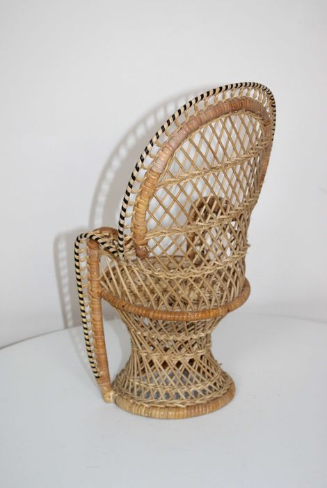 Fotel peacock - miniatura kwietnik z wikliny, lata 70